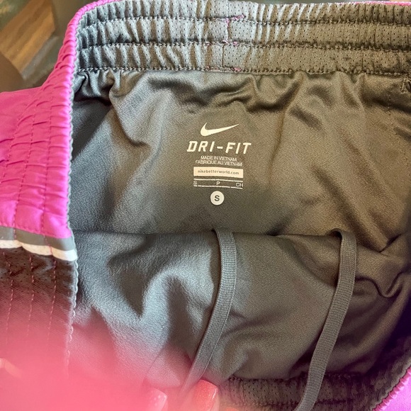 Nike Shorts - Picture 3 of 4